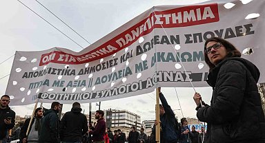 Yunanistan'da öğrenciler sokağa indi