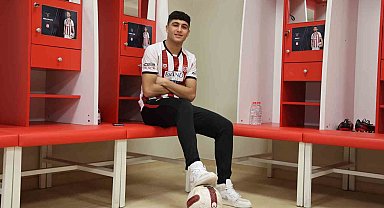 Yunus Emre Konak resmen Brentford'ta