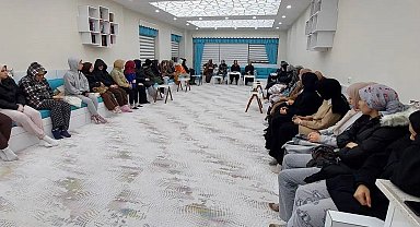 Yurtlarda kalan üniversite öğrencilerine 'İslam'da Şehitlik ve Gazilik' konulu konferans verildi