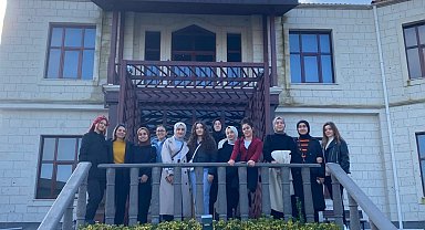 Yurtta kalan öğrenciler Adnan Menderes Müzesi'ni gezerek stres attı