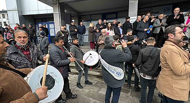 Yüzde 71 zammı davul ve zurna ile kutladılar