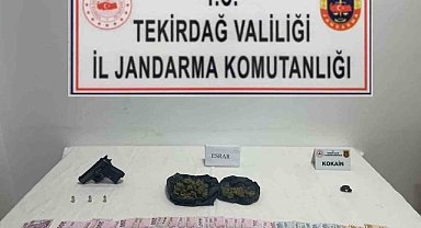 Zehir taciri evinde uyuşturucu ve silahla yakalandı