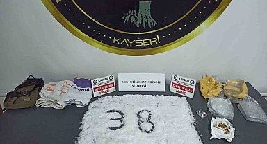 Zehir taciri uyuşturucuyu satamadan yakalandı