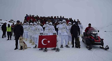 Zigana Dağı'nda JAK timlerinden üniversite öğrencilerine çığda arama eğitimi