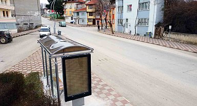 Zile'de otobüs durakları yenilendi