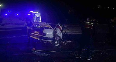 Zonguldak'ta feci kazada otomobil ikiye bölündü: 1 ölü, 4 yaralı