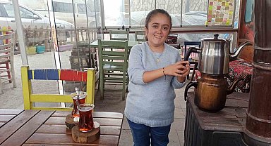 1 metre 35 cm boyundaki Saadet, her şeye rağmen zorlukları aşıyor