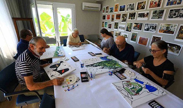 100 yaş evlerinde ikinci baharı yaşıyorlar
