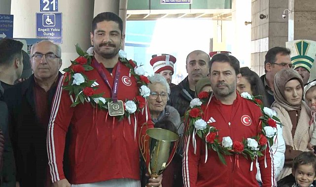 11. kez Avrupa şampiyonu olan milli güreşçi Taha Akgül'e Ankara'da coşkulu karşılama