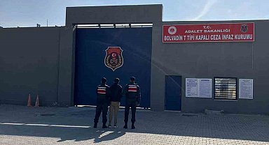 2 ayrı suçtan aranan şahsı jandarma yakaladı