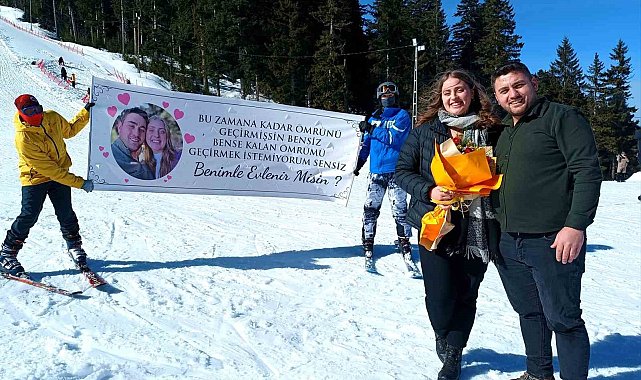 2 Bin 200 rakımda karlar üstünde evlilik teklifi