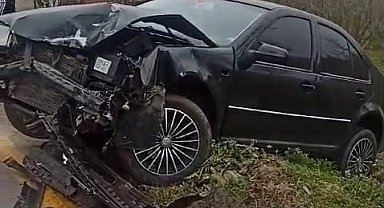 2 otomobil çarpıştı: 1 yaralı