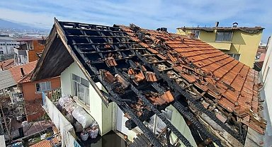3 katlı binanın çatı katında çıkan yangın paniğe neden oldu
