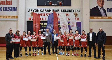 300 sporcunun katıldığı Basketbol Yıldızlar Grup müsabakaları tamamlandı