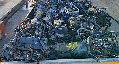 'Araç motoru kaçakçıları' polisten kaçamadı