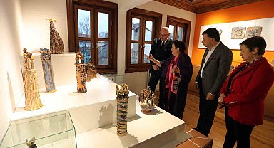 'Şehrin Ateşi Seramik Galerisi' yolculuğu 'Kuşlar, Evler, Ağaçlar' ile devam ediyor