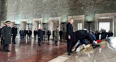 5'inci kez Azerbaycan'ın Cumhurbaşkanı seçilen Aliyev, Anıtkabir'i ziyaret etti