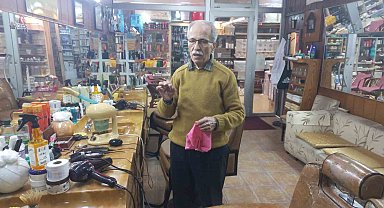 57 yıldır aynı mekanda saça ustalık yapıyor