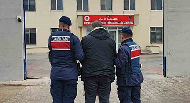 6 yıl 8 ay hapis cezasıyla aranan şahıs jandarma tarafından yakalandı