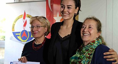 60 yaş üstü öğrenciler karnelerini aldı