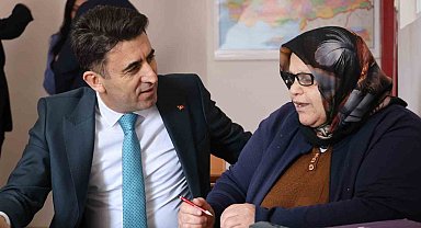 62 yaşındaki kadının okuma yazma azmi örnek oldu