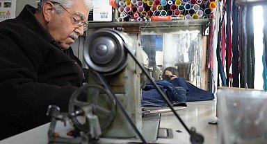 65 yıldır teknolojiye direnerek terzilik mesleğini yaşatıyor
