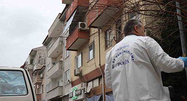 69 yaşındaki adam, evinin balkonunda silahla vurulmuş halde ölü bulundu