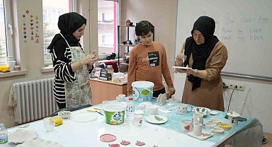 Açılan kurs sayesinde toprağa şekil vererek ürüne dönüştürüyorlar