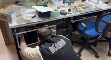 Adana'da kaçak diş polikliniğe operasyon: 2 gözaltı