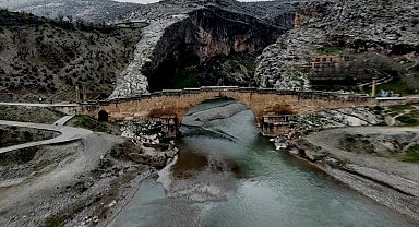 Adıyaman'daki tarihi köprü depremlere meydan okuyor
