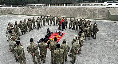 AFAD'tan Tugay Komutanlığı ekiplerine arama kurtarma eğitimi