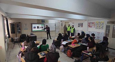 Afyonkarahisar'da en iyi narkotik polisi anne eğitimi