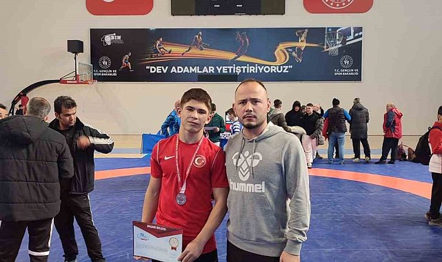 Afyonkarahisarlı sporcu Türkiye Güreş Şampiyonasında ikinci oldu