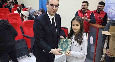 Ağrı Gençlik Merkezi, depremde hayatını kaybedenler için hatim duası yaptı