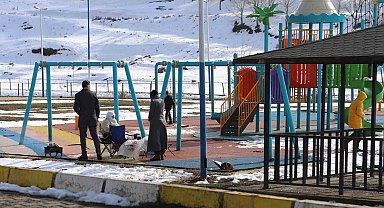 Ağrı'da bahar havası etkili oldu, vatandaşlar pikniğe koştu