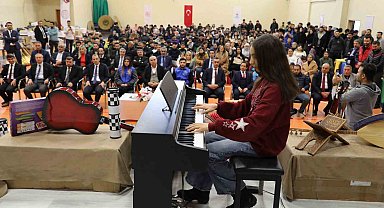 Ağrı'da gençlere spor ve sanat malzemesi desteği