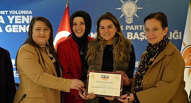 AK kadınlar siyaset akademisi sertifikalarını aldılar