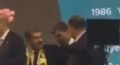 AK Parti'nin aday tanıtım toplantısında ilginç anlar! Sosyal medyada gündem oldu