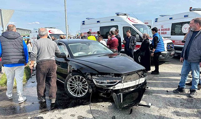 AK Parti Sakarya Milletvekili Ali İnci'nin karıştığı kazada 5 kişi yaralandı