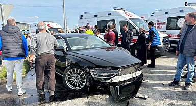 AK Parti Sakarya Milletvekili Ali İnci'nin karıştığı kazada 5 kişi yaralandı