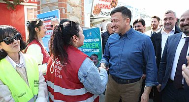 AK Partili Hamza Dağ ile CHP'li gençler arasında gülümseten diyalog