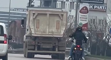Akan trafikte tek teker ilerledi...