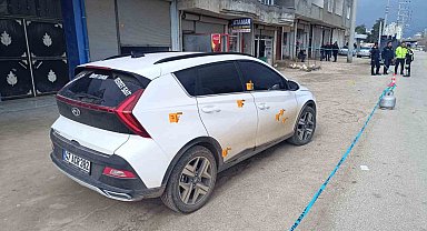 Akaryakıt istasyonunda silahlı kavga: Yoldan geçen vatandaş yaralandı