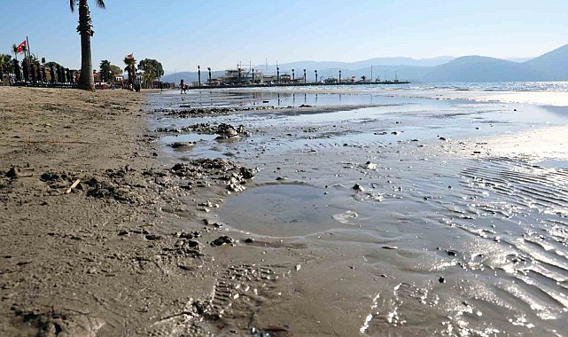 Akyaka'da deniz suyu 10 metre çekildi