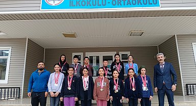 Alaca Ceritler Ortaokulu 26 madalya ile döndü