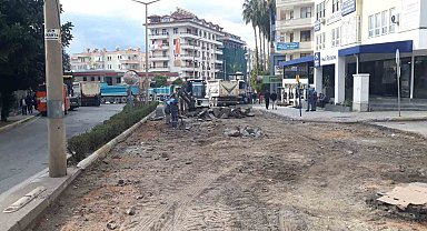 Alanya'da Başkent Kavşağı ile Yunus Emre Caddesi arası yenileniyor