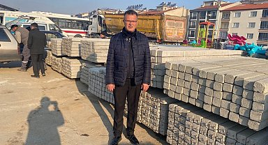 Alaşehir Belediyesinden çiftçilere beton bağ direği desteği