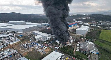 Alev alev yanan fabrika havadan görüntülendi