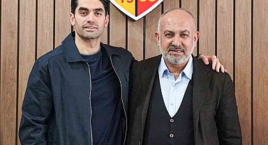 Ali Karimi 3 yıllık yeni sözleşmeye imza attı