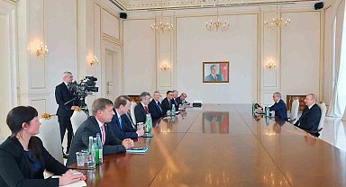 Aliyev'den Macron ve Borell'e tepki: "Azerbaycan kendi topraklarını ve egemenliğini sağlamak için diğer ülkelerin attığı adımlardan farklı adımlar atmıyor"